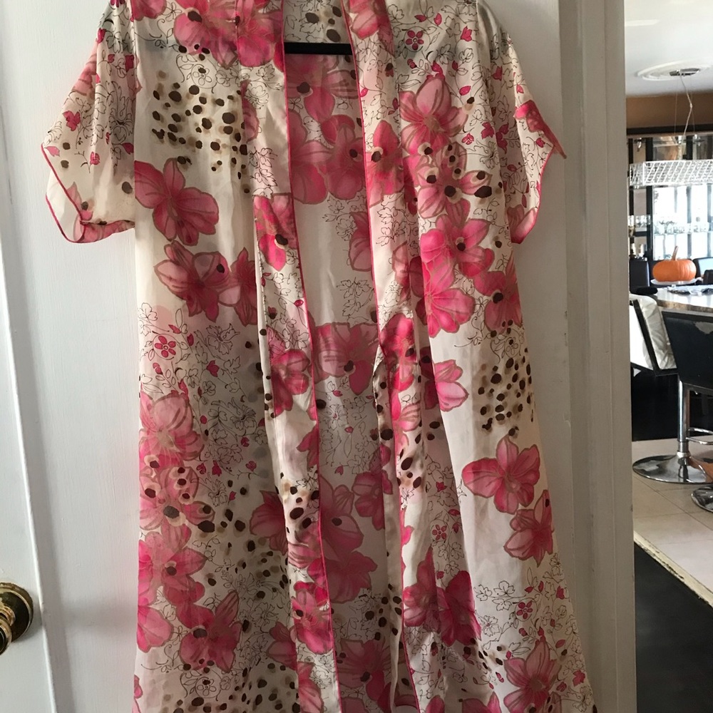 Beautiful robe - Picture 3 of 10